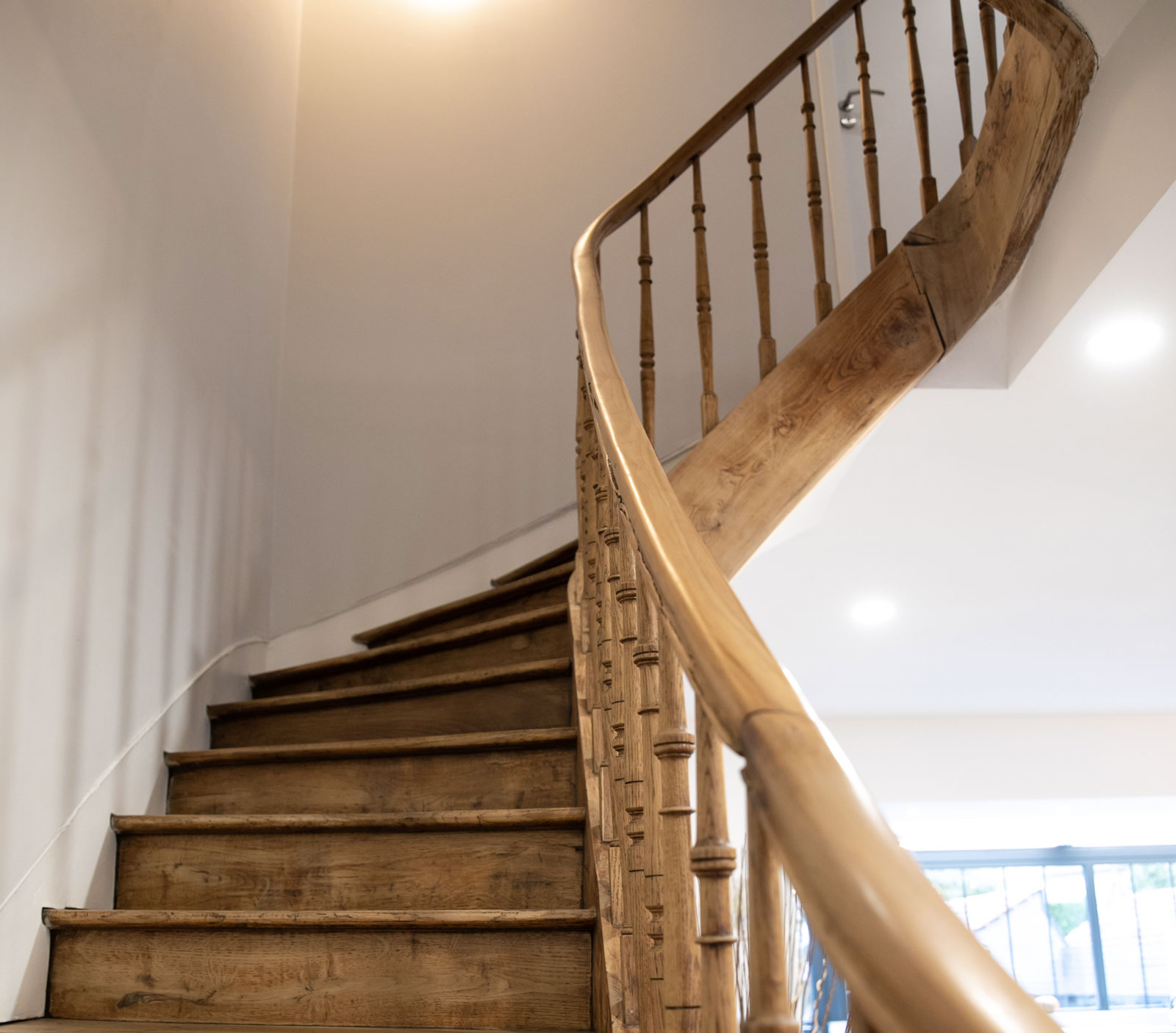 Menuiserie bois pour un escalier authentique avec la Menuiserie Salavert, menuisier en Dordogne